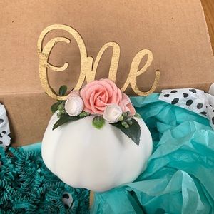 One Cupcake topper